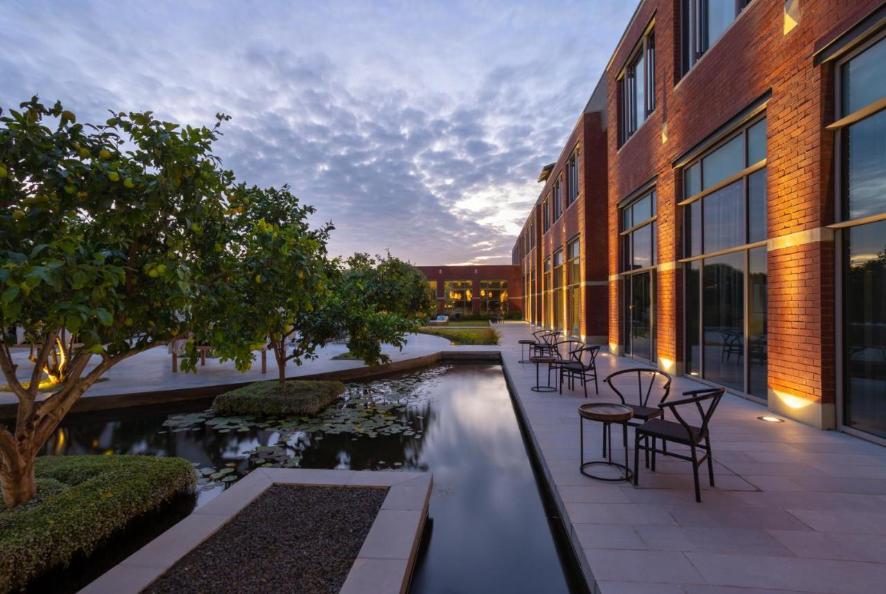 Cramim By Isrotel Exclusive Kiryat Anavim Exterior foto The courtyard at the Center for BrainHealth